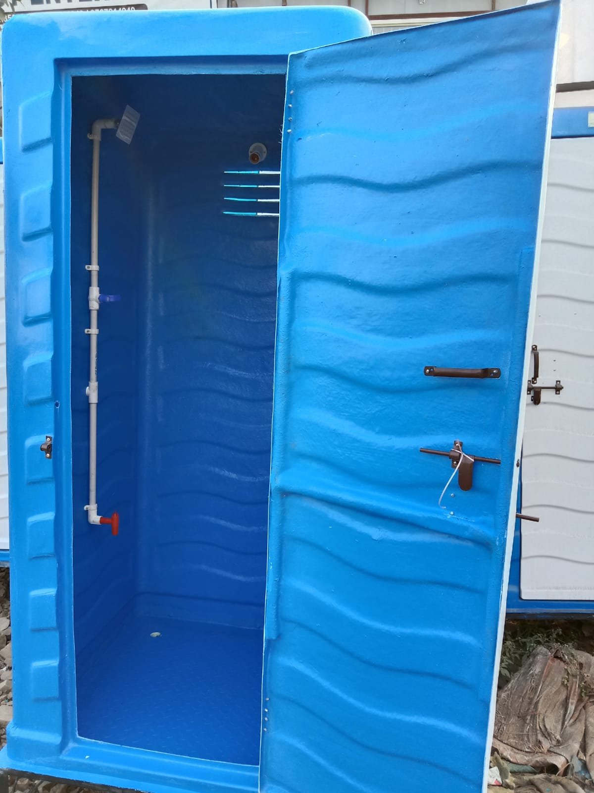BATHROOM WITH SHOWER 